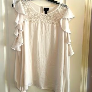 LAST CHANCE: Large Worthington White Cold Shoulder long sleeve blouse